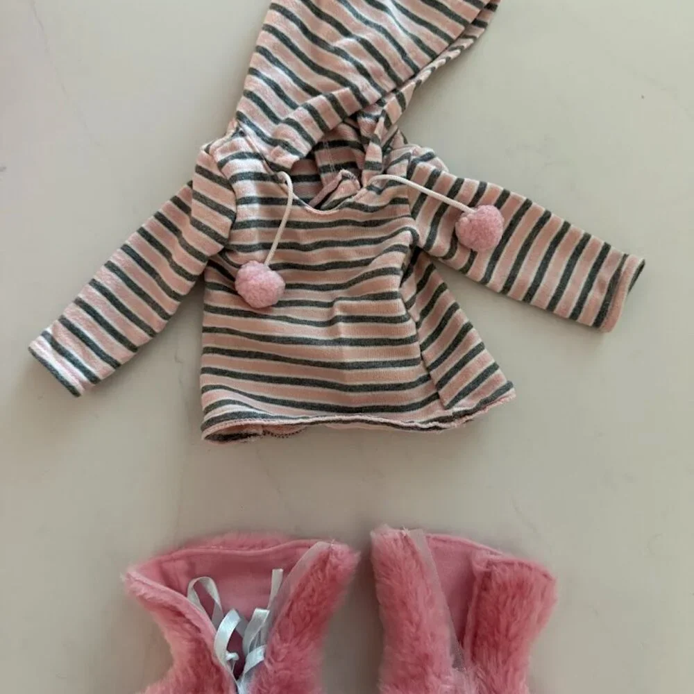 American Girl Doll - Isabelle Doll of the Year 2014 with outfits and accessories - Picture 9 of 10